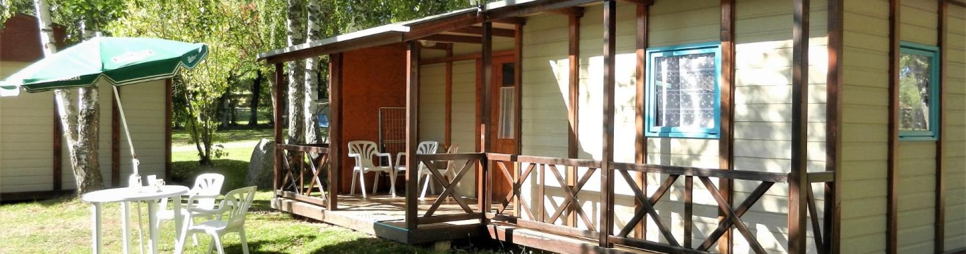 Camping Clermont Ferrand - bungalow exterieure.JPG