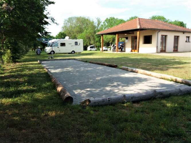 Pétanque en famille ou avec d'autres vacanciers