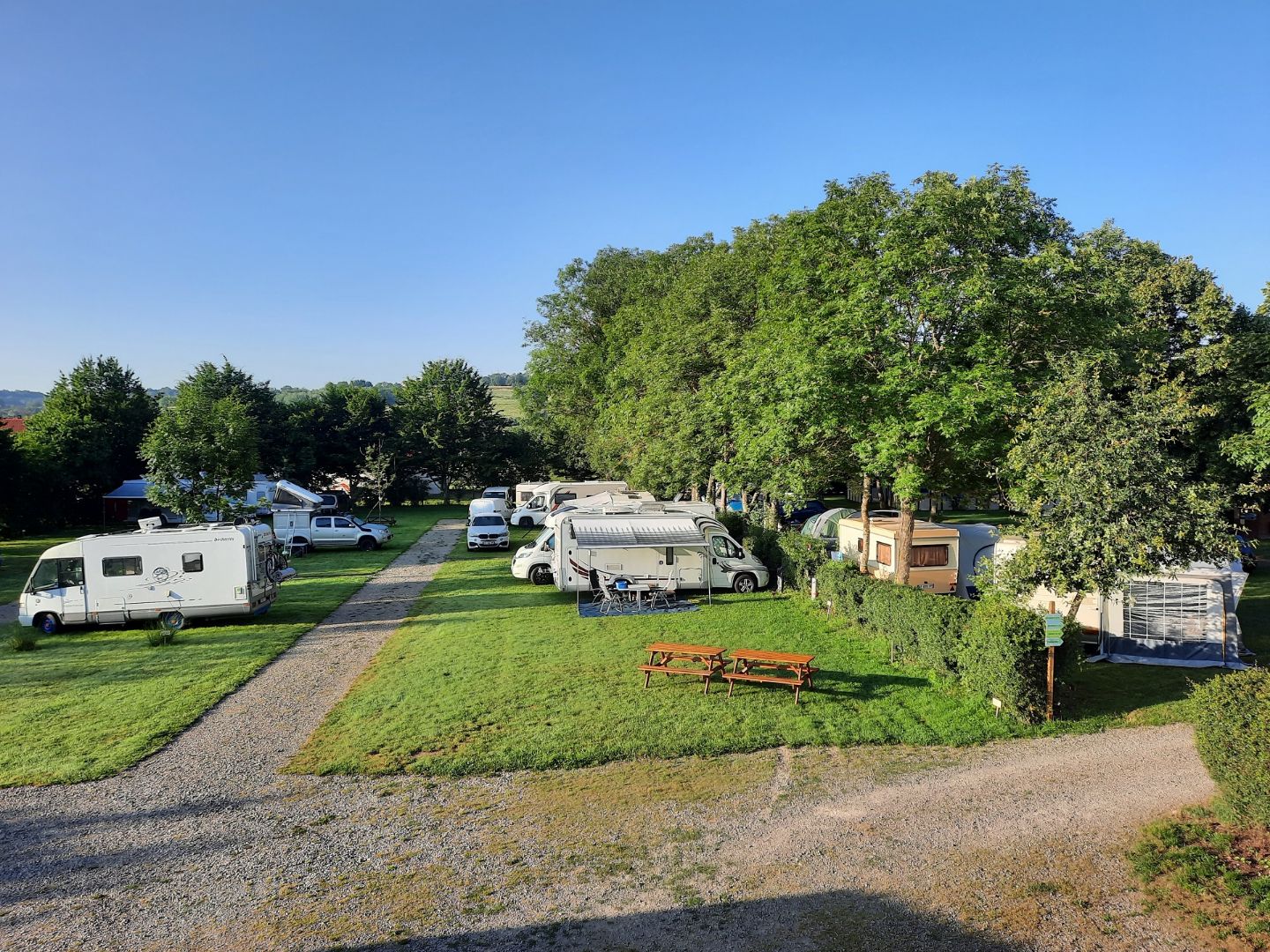 Terrain camping, caravane, camping-car