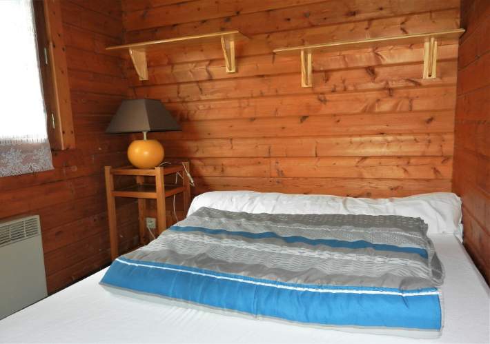 Chambre Chalet Grand Confort 4 à 6 personnes camping Puy-de-Dôme