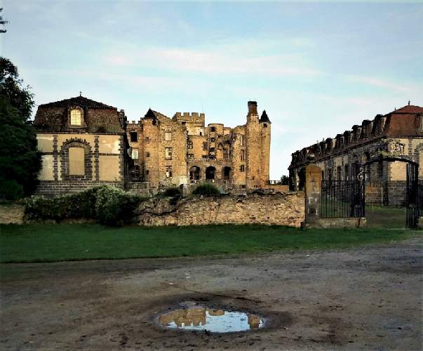 Admirez le Château à 2 pas du camping